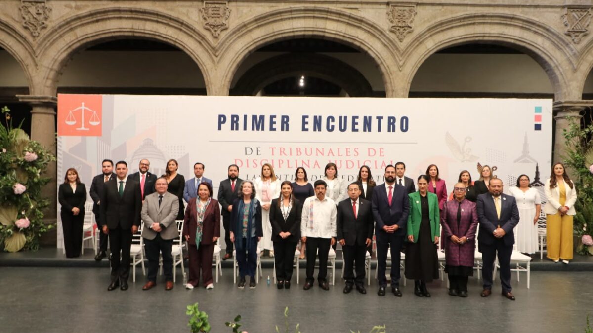 Representantes de tribunales de disciplina judicial durante su primer encuentro nacional en la Ciudad de México