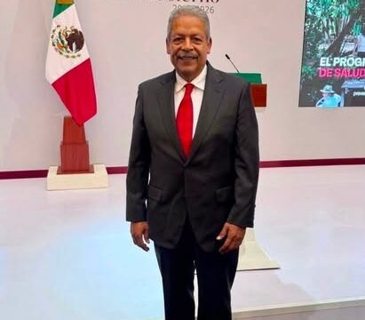 Tereso Medina durante el Segundo Informe de Gobierno en Palacio Nacional